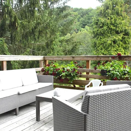 Quaint Chalet In With Large Garden * Bodange