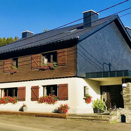 Quaint Chalet In With Large Garden Bodange